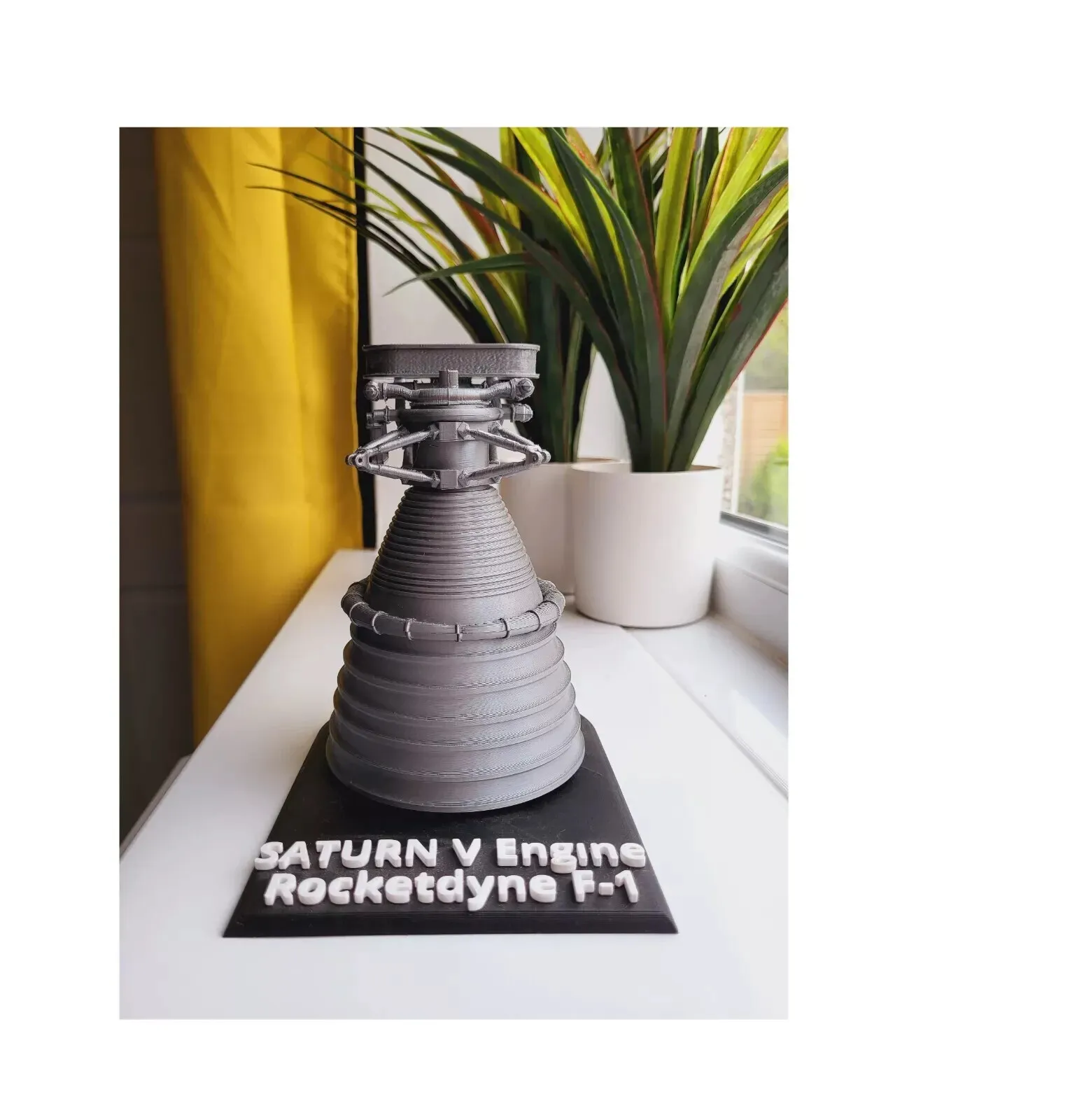 NASA Saturn V F - 1 Rocketdyne Engine model
